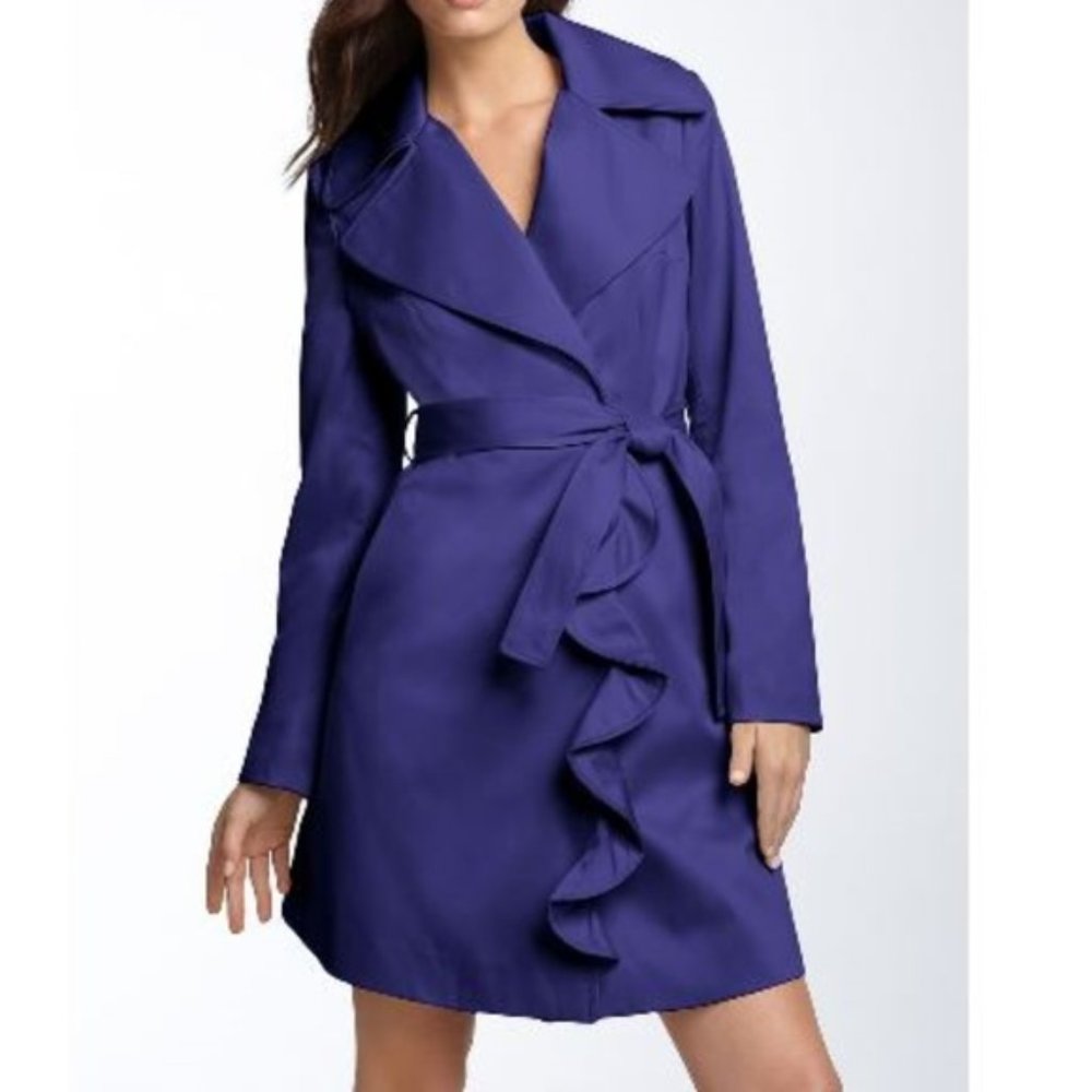 Tahari Trench Coat Size Medium
